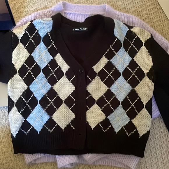 Sweaters - Cute knitted cardigan 💙🖤🤍💛